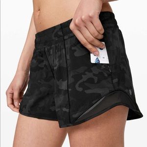 lululemon camo hotty hot shorts 4” inseam